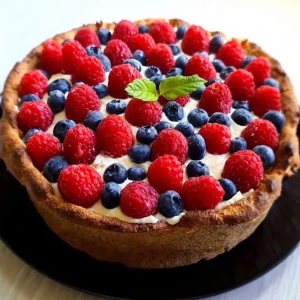 Tarte ar avenēm un vārīto piena-biezpiena krēmu (mazkaloriju) 1 Tarte ar avenēm un vārīto piena-biezpiena krēmu mazkaloriju