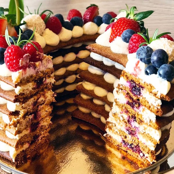 Torte Medus ar upenēm