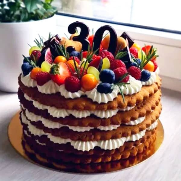 Medus torte ar upenēm un sāļo karameli (bez glutēna un laktozes) 1 Medus torte ar upenēm un sāļo karameli bez glutēna un laktozes