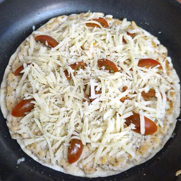 Тортилья с куриным фаршем и сыром