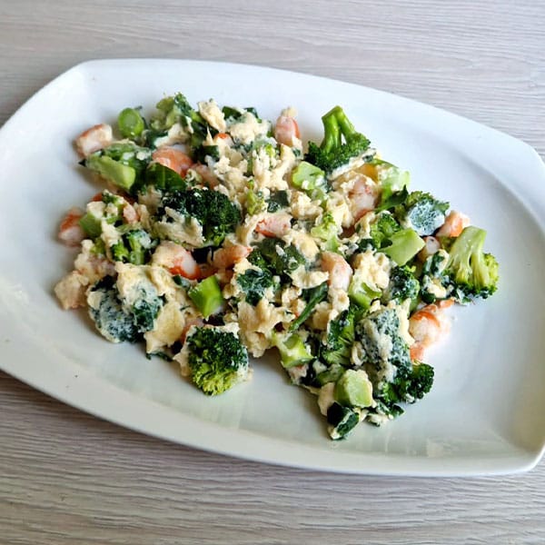 Omlete ar garnelēm (vai tunci) un brokoli 1 Omlete ar garnelēm vai tunci un brokoli