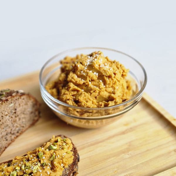 Humuss ar saulē kaltētiem tomātiem 1 Hummus with sun-dried tomatoes