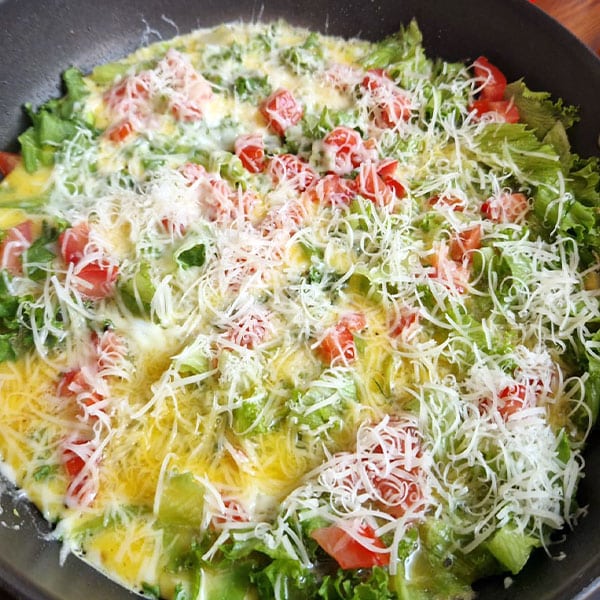 Omelette with cheese and vegetables