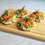 Rīsu vafeles ar avokado krēmsieru un foreli