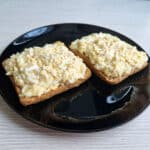 Хлебцы с яйцом и сыром