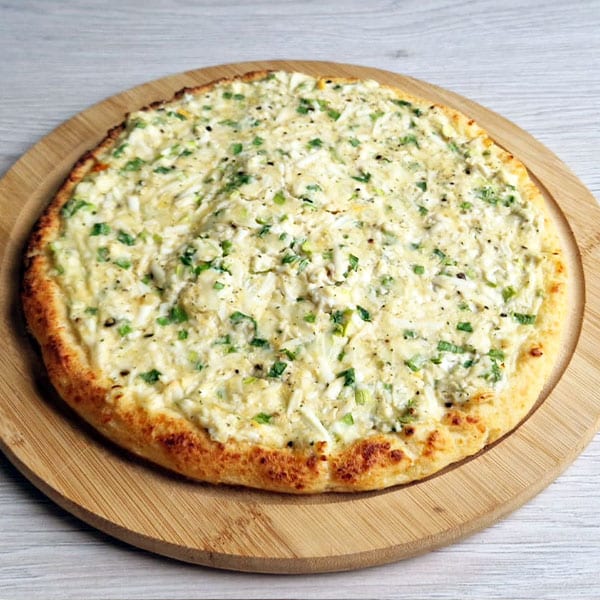 Siera pica ar vārītām olām 1 Cheese pizza with boiled eggs