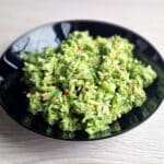 Jauno kāpostu salāti ar gurķi redīsiem un olām