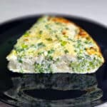 Lielā omlete sacepums ar brokoli ziedkāpostu un sieru