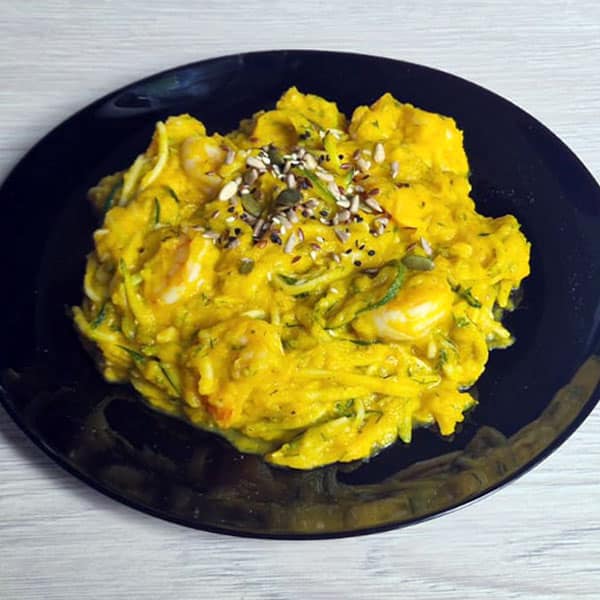 Cukini spageti dārzeņu mērcē ar sieru (un garnelēm) 1 Cukini spageti dārzeņu mērcē ar sieru un garnelēm