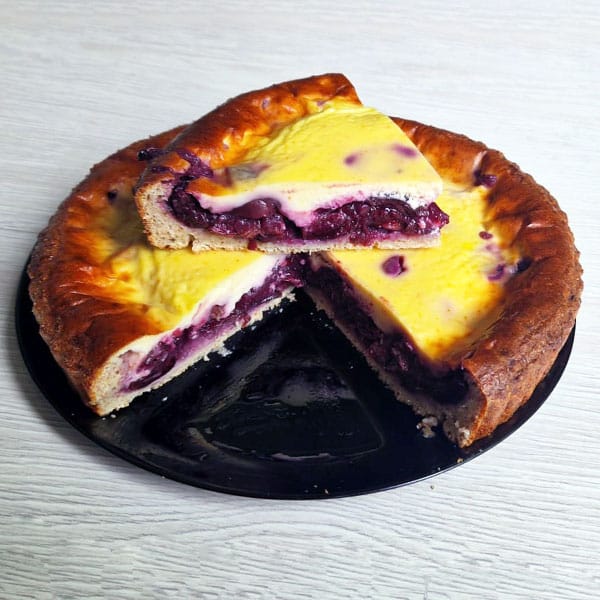 Tarte ar vaniļas siera kūkas garšu un ķiršiem 1 Tarte ar vaniļas siera kūkas garšu un ķiršiem