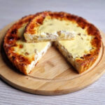 Tarte ar biezpienu bumbieri un zilo sieru