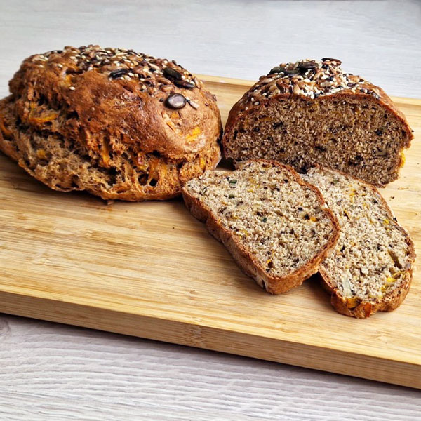 Ķirbja maize ar sēklām un valriekstiem 1 Pumpkin Bread with Seeds and Walnuts